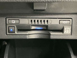 高速道路で便利な【ETC2.0】を装備しています。光ビーコン搭載で渋滞情報などナビゲーションと連動することで機能も充実いたします。他、観光施設に立ち寄るための高速料金割引サービス等もございます。