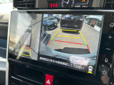車を上からの見下ろした視点で駐車をサポートするパノラマモニターを搭載。運転席から確認しにくい車両周囲の状況を確認できます。