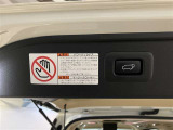 後ろが狭くてもサッと積める。途中で止められる安心のバックドア。後ろの駐車スペースが狭い時に重宝しますよ♪