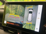 【パノラミックビューモニター】専用のカメラにより、上から見下ろしたような視点で360度クルマの周囲を確認することができます☆死角部分も確認しやすく、狭い場所での切り返しや駐車もスムーズに行えます。