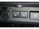 運転席・助手席シートヒーター装備☆  座面と背もたれをすばやく温めるシートヒーターを内蔵。身体を直接温めることができます。 寒い時期には嬉しいアイテムですね♪