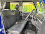運転席シート廻りは使用感も少なく、良好な状態となっています。前オーナー様が丁寧に使っていたことがよくわかりますね。