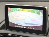 【バックカメラ】駐車時に後方がリアルタイム映像で確認できます。大型商業施設や立体駐車場での駐車時や、夜間のバック時に大活躍!運転スキルに関わらず、今や必須となった装備のひとつです!