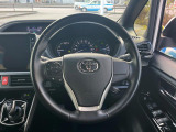 インテリアに合わせたデザインのステアリングは、運転される方のことも考え、運転しやすい形状、大きさです。是非一度、実際に触ってお確かめください。