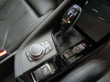 iDriveコントローラー。運転に集中しながら操作可能。
