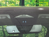【ホンダセンシング】走行中に前方の車両等を認識し、衝突しそうな時は警報とブレーキで衝突回避と被害軽減をアシスト。より安全にドライブをお楽しみいただけます。
