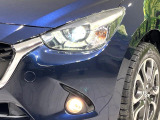【LEDヘッドライト】悪天候や夜間走行時も良好な視界を確保し安心して運転できる高輝度LEDヘッドライトを装備!点灯速度が早く、消費電力も抑えられています。
