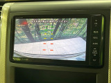 【バックカメラ】駐車時に後方がリアルタイム映像で確認できます。大型商業施設や立体駐車場での駐車時や、夜間のバック時に大活躍!運転スキルに関わらず、今や必須となった装備のひとつです!