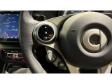 『メルセデス・ケア』が継承されるお車は、車両本体の保証にプラスして、エンジンオイルやワイパーブレード等の消耗部品に関しましても、交換時期に達している場合は無償交換させて頂きます。