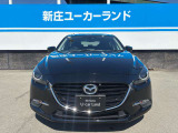 MAZDAらしい凛とした表情。滑らかなヘッドライトがあなたのドライブを優しくリードしてくれます。The MAZDA-like dignified look. Smooth headlights gently lead your drive.
