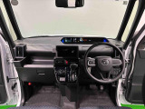 見易い計器類と運転し易いドライビングポジションは、視角も少なく前方&左右の見切りが良く運転し易いクルマです