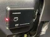 【ETC】有料道路を利用する際に料金所で停止することなく通過できる、ETC車載器(ノンストップ自動料金収受システム機器)が装備されています。セットアップを行うことで利用可能になります。