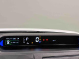 TFTカラ-マルチインフォメ-ションディスプレイ4.2インチの液晶画面に、安全・安心のコンテンツやオ-トエアコンのステ-タスなど、さまざまな運転情報を表示し見やすさにこだわったメ-タ-です♪