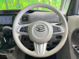 インテリアに合わせたデザインのステアリングは、運転される方のことも考え、運転しやすい形状、大きさです。是非一度、実際に触ってお確かめください。