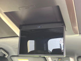 【13.2型フリップダウン】大画面モニターで後席でもエンタメをお楽しみいただけます。家族や友人とお出かけする機会が多い方に大人気です♪