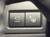 【リモート機能つきアドバンストパーク】専用スマートフォンアプリの使用で、車外から遠隔駐車・出庫が可能な先進機能。広い場所で乗り降りしたい時に便利です♪