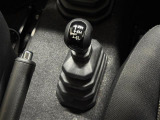 【パートタイム4WD】悪路やぬかるんだオフロードでも、2WD&rarr;4WDと駆動方式を切り替えることで、しっかりと地面をとらえ、効果的な走行が可能です(詳しくは取扱説明書をご覧ください)。