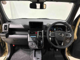 美しいデザインの運転席空に加えてUV&IRカット機能付きフロントガラスの面積や位置取りが良く、前方・右前・左前方向の視認性がいいですよ!