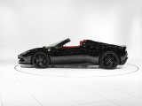 ルーフを開け放てば、V6ハイブリッドの官能的なサウンドと風の香りをダイレクトに味わうことができます。