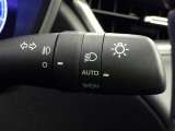 【オートライト】車外の明るさに応じて、自動的にライトの点灯・消灯をしてくれます。