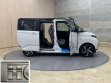 ウェルカム機能付き電動スライドドア。降車時に設定しておけば近づくだけでドアが自動でオープン!とても便利な機能です☆☆
