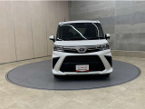 お車購入のポイントとなるフロントマスクです!シャープな目つきが印象的なデザインのヘッドランプです。