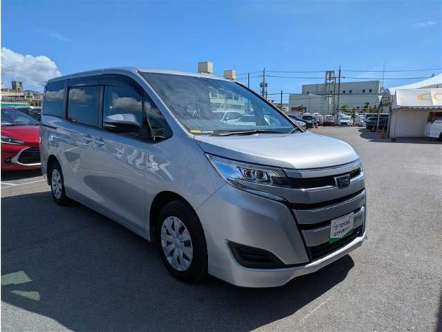 トヨタ ノア 2.0 X の中古車詳細 (13,000km, シルバーメタリック, 沖縄
