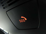 SOSコール/エアバックが展開するような深刻な事故において、自動でSOSコールを発信します。車内で急病人が出るような緊急時は、手動で発信可能です。