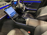 メルセデスの認定中古車には、経験豊富なメカニックが最大100項目にも及ぶ点検・整備項目が設定されています。