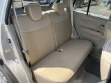 向かい側にサービス工場完備。車検・メンテもお任せください!