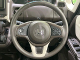 インテリアに合わせたデザインのステアリングは、運転される方のことも考え、運転しやすい形状、大きさです。是非一度、実際に触ってお確かめください。