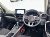 運転席まわりです。 各操作スイッチは使いやすい位置に配置されてます。
