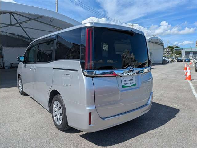 トヨタ ノア 2.0 X の中古車詳細 (13,000km, シルバーメタリック, 沖縄
