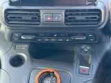 プジョー/シトロエンの正規ディーラーですので納車前の整備、点検はもちろんの事、保証も充実しております。