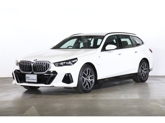 BMW i5ツーリング 
