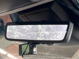 【デジタルインナーミラー】後席の大きな荷物や同乗者で後方が確認しづらい時でも安心!カメラが撮影した車両後方の映像をルームミラー内に表示。クリアな視界で状況の確認が可能です!
