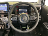 【純正革巻きステアリング】上質な革を使用することで、手にしっかり馴染みとても運転しやすいハンドルです♪