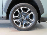純正のアルミホイール装着車です。タイヤサイズは235/55R19です。