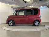 両側パワースライドドア付きだから、狭い駐車スペースなどでの 乗り降りラクラク!小さなお子さまのいるご家庭には嬉しい装備。