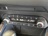 【シートベンチレーション】夏場は涼しい風でお尻や背中の熱やムレを防ぎ、冬はエアコンよりも早く温まってポカポカに!季節を問わず快適に過ごせます。