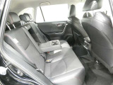 ゆとりある広々とした車内空間は、ドライブを始め買い物やレジャーなど、幅広く活躍します。一人でもみんなとでもお出かけを楽しみましょう!