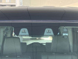 前方の車両や歩行者を検知し、衝突のおそれがあれば音や表示によって警告し、衝突の可能性が高まると弱いブレーキを作動。さらに衝突の可能性が高まるとブレーキを制御し、衝突時の被害軽減を図ります。