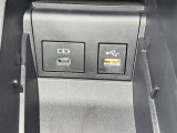 【充電用USB端子】充電用USB端子付き。スマートフォンなどの充電に便利です。