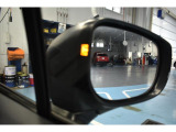 リヤビーグルディテクションが装備されています。後方から接近する車を警告灯にてお知らせ致します