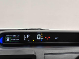 TFTカラ-マルチインフォメ-ションディスプレイ4.2インチの液晶画面に、安全・安心のコンテンツやオ-トエアコンのステ-タスなど、さまざまな運転情報を表示し見やすさにこだわったメ-タ-です♪