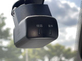 ドライブレコーダー装備です!もしもの時やあおり運転など、映像記録は証拠になるのであると安心ですね!