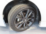 W/B専用の17インチアルミホイール付き!タイヤサイズは215/45R17です。