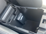 禁煙車 黒レザーシート 社外マフラー 純正ナビ Bluetooth フルセグTV バックカメラ プッシュスタート 前席シートヒーター ブラインドスポットモニター ETC 純正18インチアルミホイール