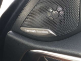 ハーマンカードンのカースピーカーは良質な音を届けると同時に、その先にある車内空間における上質な&ldquo;音楽体験&rdquo;も提供している。