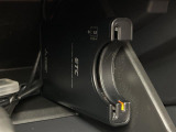 【ETC】有料道路を利用する際に料金所で停止することなく通過できる、ETC車載器(ノンストップ自動料金収受システム機器)が装備されています。セットアップを行うことで利用可能になります。